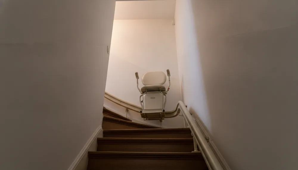 Rail courbe dans une maison de ville bigoudène, Pont-l'Abbé, quartier de Lambour